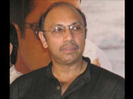 'இனி தமிழன் என்று சொல்லடா தலைகுனிந்து நில்லடா'-சத்யராஜ்