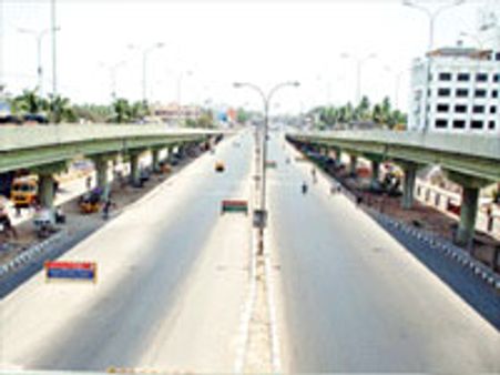 பந்த்: பஸ்களை நிறுத்திய அதிகாரிகள், கடைகளை மூடிய போலீஸ்- மக்கள் கொதிப்பு