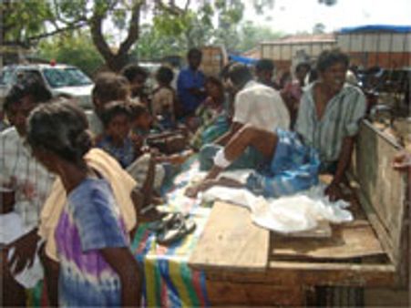 ராணுவத் தாக்குதல் ஓயவில்லை - நேற்று 324 தமிழர்கள் படுகொலை - பாதிரியார் படுகாயம்