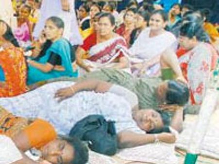 11வது நாளாக தொடரும் பெண்கள் உண்ணாவிரதம்