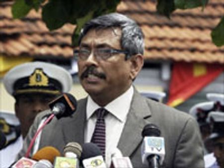 போரும் நிற்காது - வன்னிக்கு யாரையும் விட மாட்டோம் - கோத்தபாய கொக்கரிப்பு