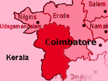 கோவையில் 5 ராணுவ லாரிகளுக்கு தீவைப்பு - வீரர்கள் மீது தாக்குதல்