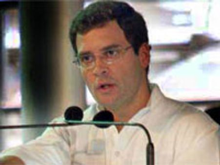 பிரதமர் பதவிக்கு மன்மோகன் சிங்கே பொருத்தமானவர் - ராகுல்