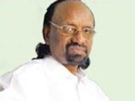 'பிரபாகரனை கொச்சைப்படுத்தாதீர்கள்!' - காசி ஆனந்தன் பேச்சு