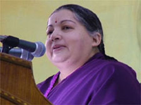 குவாத்ரோச்சியைவிட தமிழர்கள் கேவலமா?-ஜெயலலிதா