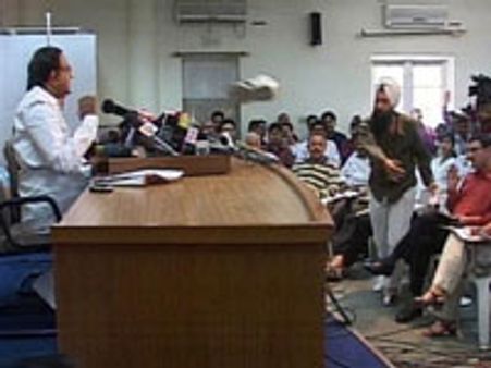 தேர்தலை புறக்கணித்த 'ஷூ' புகழ் ஜர்னைல் சிங்