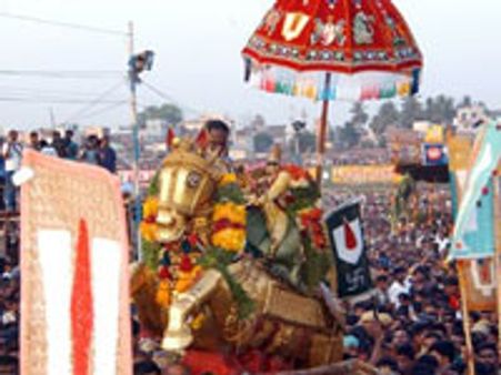 நாளை ஆற்றில் இறங்குகிறார் அழகர்-இன்று எதிர் சேவை