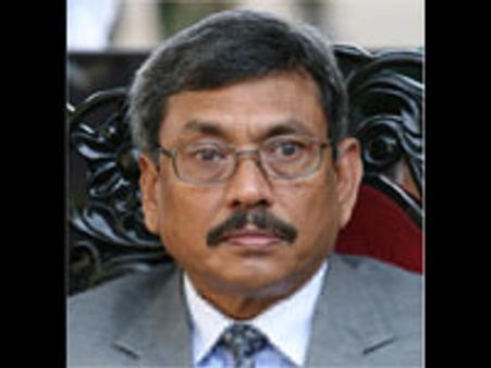 எந்த ஆயுதத்தையும் பயன்படுத்த தடையில்லை-கோதபய