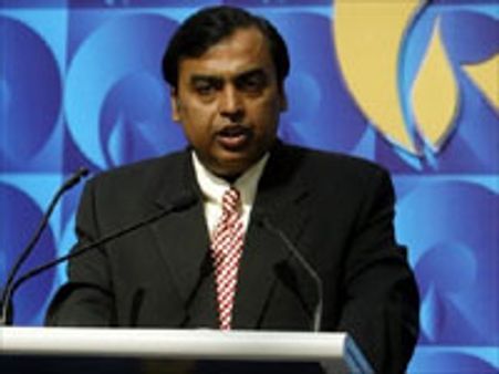 ரிலையன்ஸ்-ரிலையன்ஸ் பெட்ரோல் இணைப்பை எதிர்த்து வழக்கு!