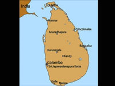 விடிய விடிய நடத்திய பீரங்கித் தாக்குதலில் 2000 தமிழர்கள் பரிதாப சாவு