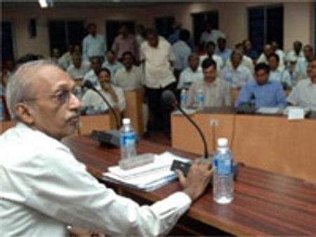 தமிழகத்தில் நாளை வாக்குப் பதிவு-களத்தில் 824 வேட்பாளர்கள், 40% சாவடிகள் பதட்டமானவை