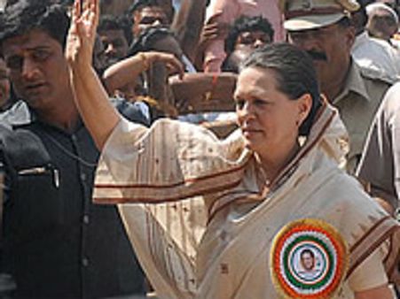 திருமா. பெயர்-சோனியா சொல்லாதது ஏன்?: வீராசாமி