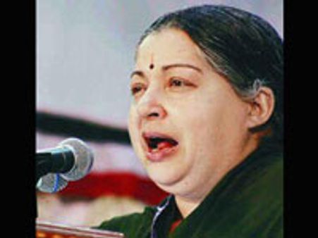 இரட்டை இலைக்கு போட்டால் உதயசூரியனுக்கு விழுகிறதாம்-ஜெ சொல்கிறார்