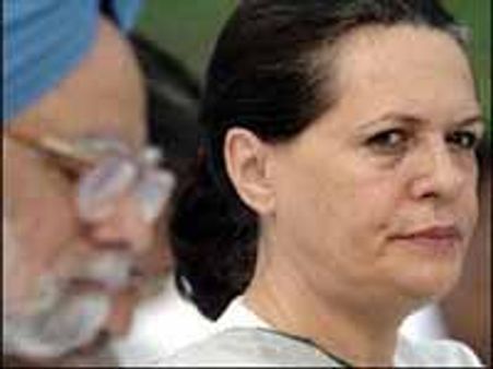 'திமுக': பிரதமர்-சோனியா நீண்ட நேர ஆலோசனை!