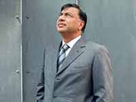 லட்சுமி மித்தல் சம்பளம் 15% குறைப்பு!