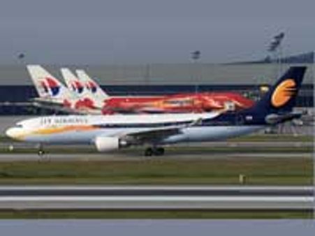 உள்நாட்டு விமான சேவை: மேலும் 10% குறைக்கிறது ஜெட்!