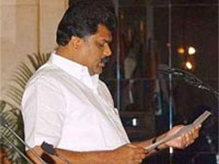 சேது-வாசனிடம் திமுக அமைச்சர்கள் கோரிக்கை