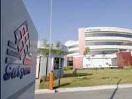 சத்யம் 'லே-ஆப்': அரசு மூக்கை நுழைப்பது சரியா?