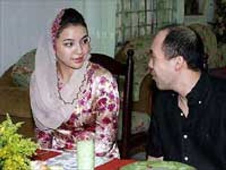 கற்பழித்து சித்திரவதை-மலேசிய இளவரசர் மீது மனைவி புகார்