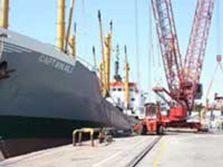 தமிழர் நிவாரண கப்பலை சிறை பிடித்த இலங்கை