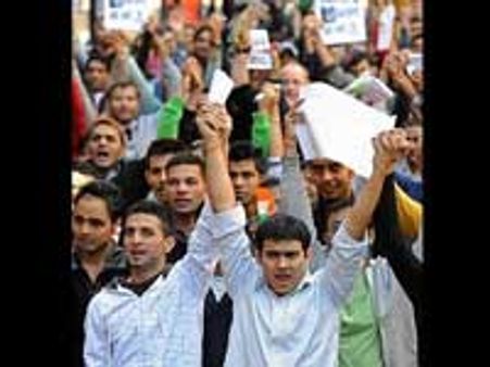 இனவெறித் தாக்குதலைக் கண்டித்து சிட்னியில் இந்தியர்கள் பேரணி