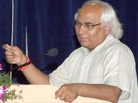 குஜராத் கலவரமே சரிவுக்கு காரணம்-அத்வானியின் ஆலோசகர்