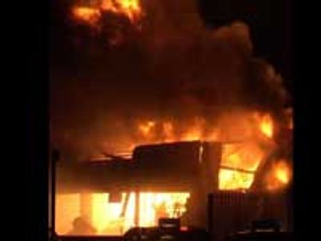 வவுனியா ராணுவ முகாமில் பெரும் தீ-ஆயுதங்கள் வெடித்து சிதறின