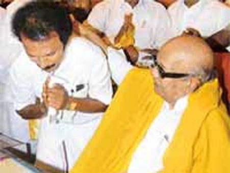 ''மகன் தந்தைக்காற்றும் உதவி இவன் தந்தை''...!