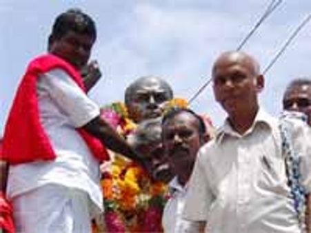 வாஞ்சிநாதனுக்கு மணிமண்டபம் கட்ட தென்காசி எம்பி உறுதி