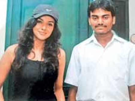 கடத்தப்பட்டதாக கூறப்பட்ட நடிகை ஆசினின் உதவியாளர் முத்துக்குமார் கைது