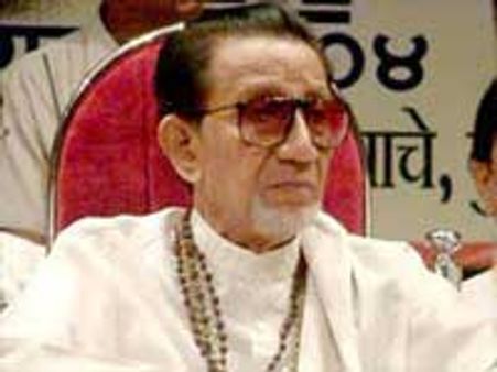 தாக்கரேவுக்கு மூச்சுத்திணறல் - ஓடி வந்து காப்பாற்றிய முஸ்லீம் டாக்டர்கள்