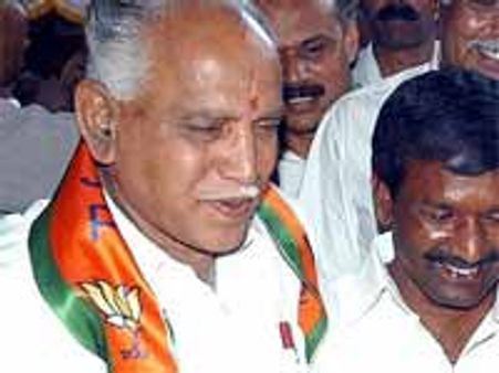 நடராஜர் கோவிலில் எதியூரப்பாவுக்கு கறுப்பு கொடி-54 பேர் கைது