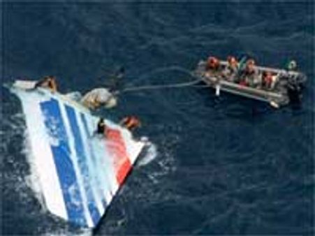 ஏர் பிரான்ஸ் கருப்புப் பெட்டி 'சிக்னல்' கிடைத்தது!