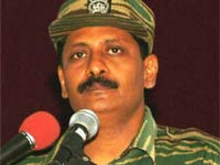 பிரபாகரனை பின்னந்தலையில் சுட்டது பொட்டுவாம்-ராணுவம் அடுத்த கதை!