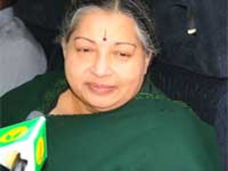 இடைத் தேர்தலுக்குத் தயாராகிறார் ஜெ. - தினகரனை மீண்டும் பொருளாளராக்க திட்டம்