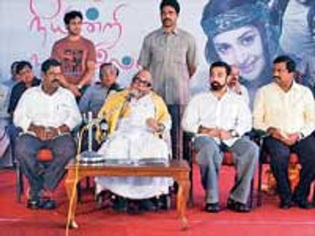 திரையுலகினர் காயப்படுத்தினாலும் தாங்கும் இதயம் உண்டு - கருணாநிதி