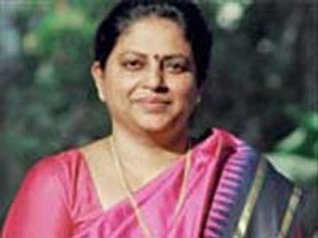 அக்னி-5 ஏவுகணைத் திட்ட இயக்குநராக டெஸி தாமஸ் நியமனம்