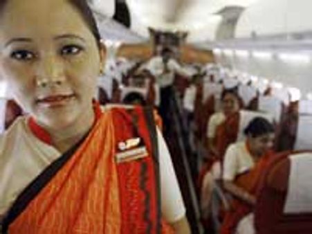 நிர்வாகத்தின் எச்சரிக்கையை புறக்கணித்து ஏர் இந்தியா ஊழியர்கள் 2 மணி நேரம் ஸ்டிரைக்