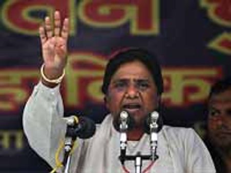 சிலை வைப்பதைத் தட்டிக் கேட்ட தலைவர் டிஸ்மிஸ் - மாயா அதிரடி