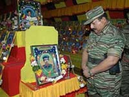 இன்று கரும்புலிகள் தினம் - இலங்கையில் உஷார்!