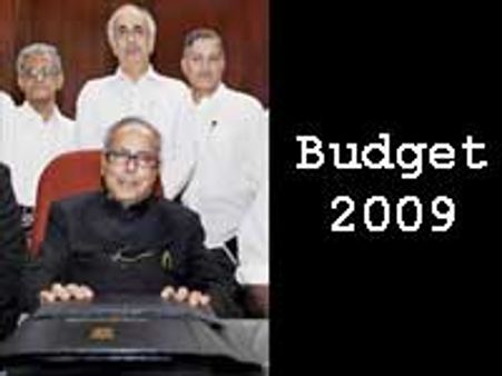 பட்ஜெட் தாக்கல் செய்தார் பிரணாப்