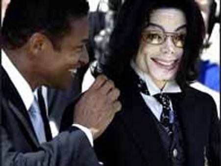 மைக்கேல் ஜாக்சன் உடல் இன்று அடக்கம் - ரசிகர்கள் குவிந்தனர்