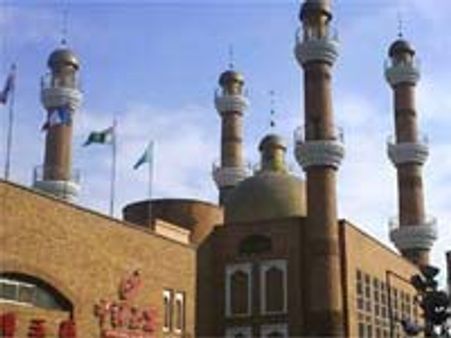 உய்கூர் இனத்தவர் போராட்டத்தை முரட்டுத்தனமாக அடக்கிய சீன போலீஸ் - தொடர்ந்து பதட்டம்