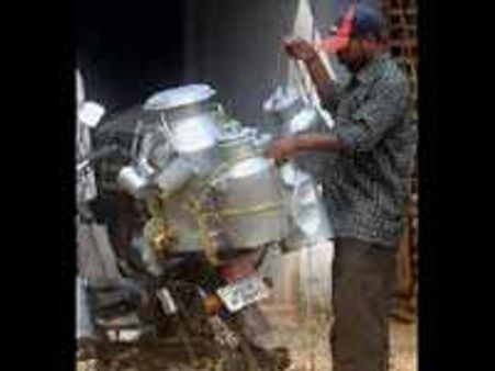 கருணாநிதி கோரிக்கை ஏற்பு - பால் உற்பத்தியாளர்கள் ஸ்டிரைக் ஒத்திவைப்பு