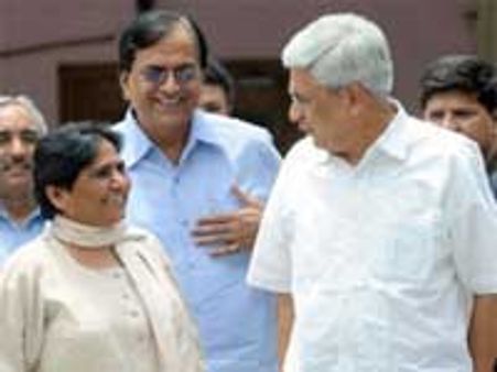 மாயாவதி ஜாலம்-திடீரென வலுவான 3வது அணி!!