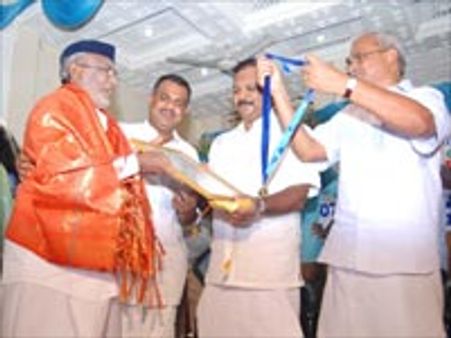 பாட‌க‌ர் குல்முஹ‌ம்ம‌துவுக்கு க‌லைமாம‌ணி விருது