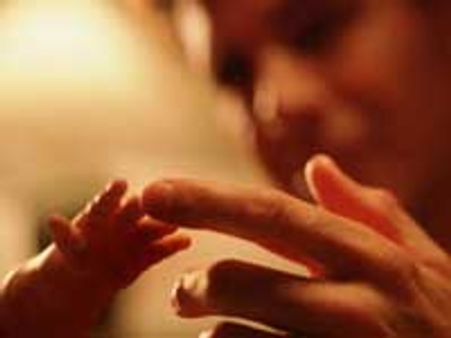 கிரகணத்தின்போது குழந்தைப் பிறப்பைத் தவிர்க்க சிசேரியன் மூலம் பெற்ற பெண்கள்