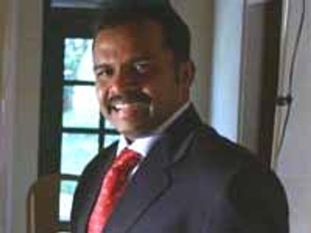 தமிழர் துயரங்களுக்கு கருணாவே பொறுப்பு-மனைவி