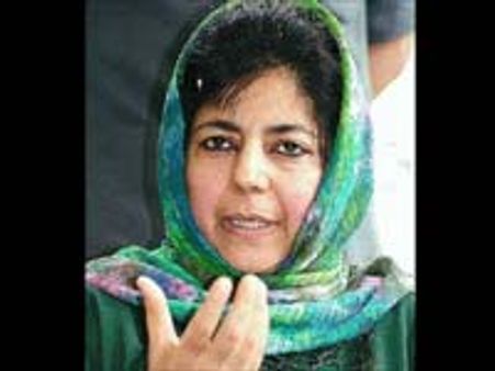 காஷ்மீர்-சபாநாயகர் மீது மைக் வீசிய மெஹ்பூபா!