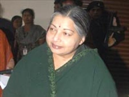 2 அதிமுக மா.செக்கள் நீக்கம்-ஜெ அதிரடி